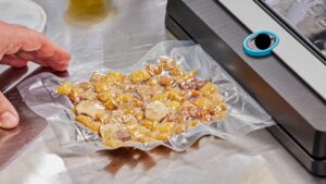 المنت دستگاه پرس پلاستیک چیست؟
