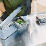 دستگاه دوخت پلاستیک مخصوص فروشگاه‌های آنلاین و کسب‌وکارهای اینترنتی