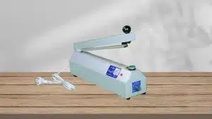 قبل از استفاده از دستگاه دوخت پلاستیک خانگی باید لبه‌های پلاستیک را تمیز و خشک کنید